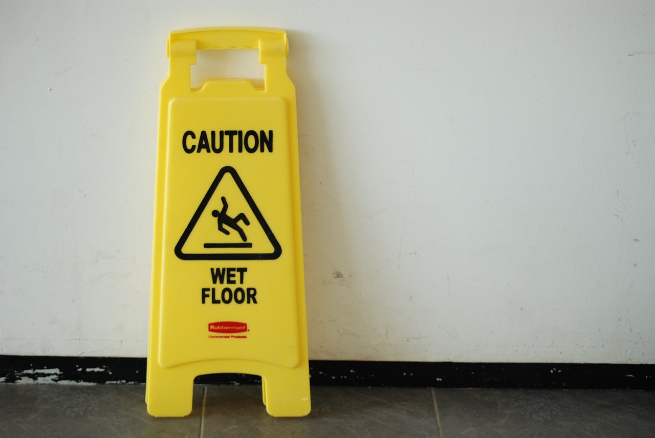 wet floor caution sign to avoid premises liability